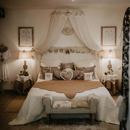 Chez Geraldine Bed & Breakfast Montels  ภายนอก รูปภาพ