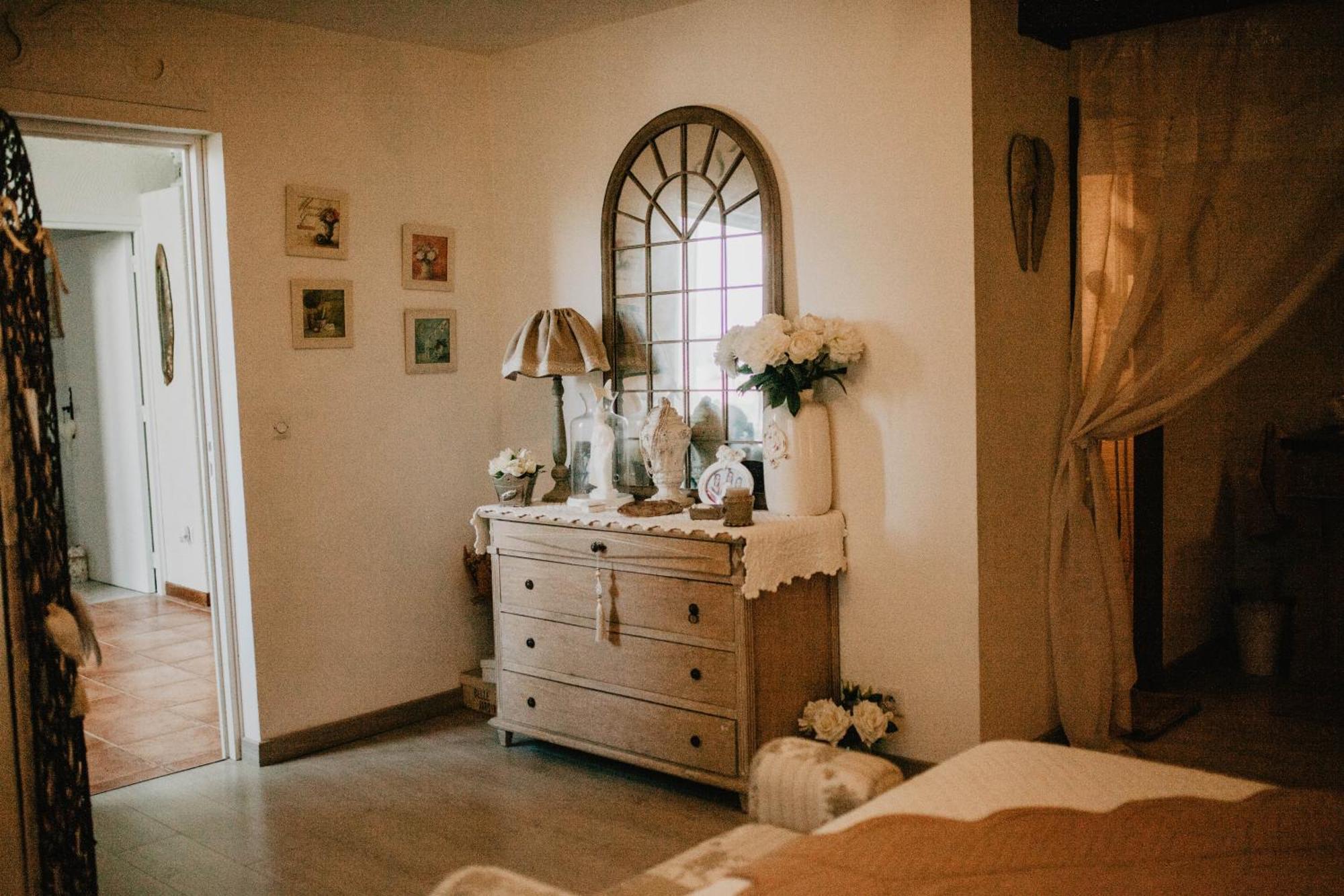 Chez Geraldine Bed & Breakfast Montels  ภายนอก รูปภาพ