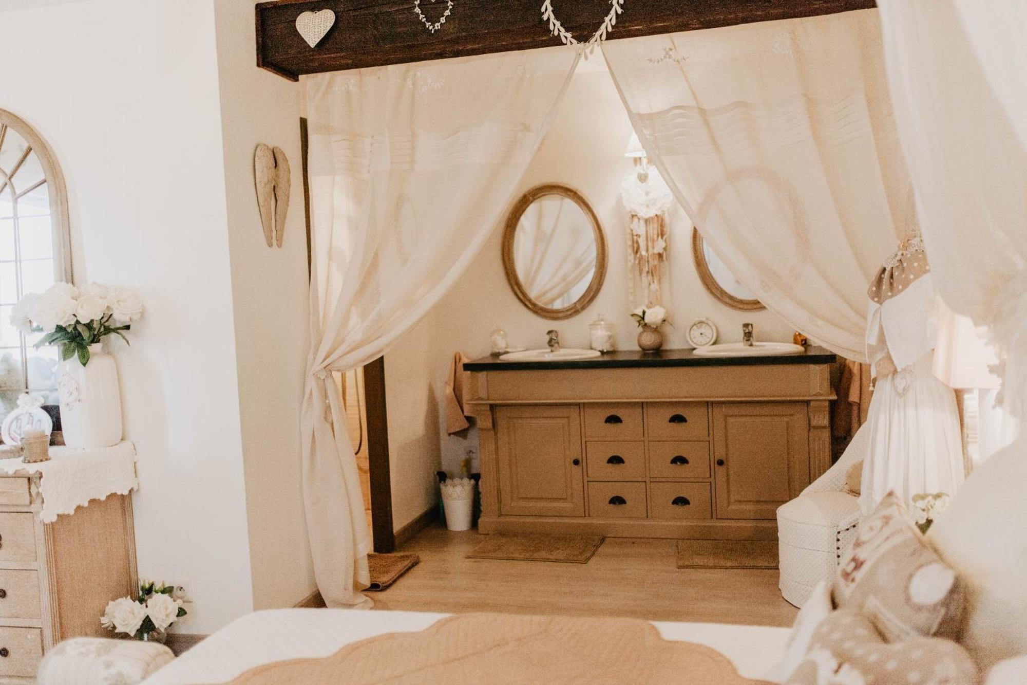 Chez Geraldine Bed & Breakfast Montels  ภายนอก รูปภาพ