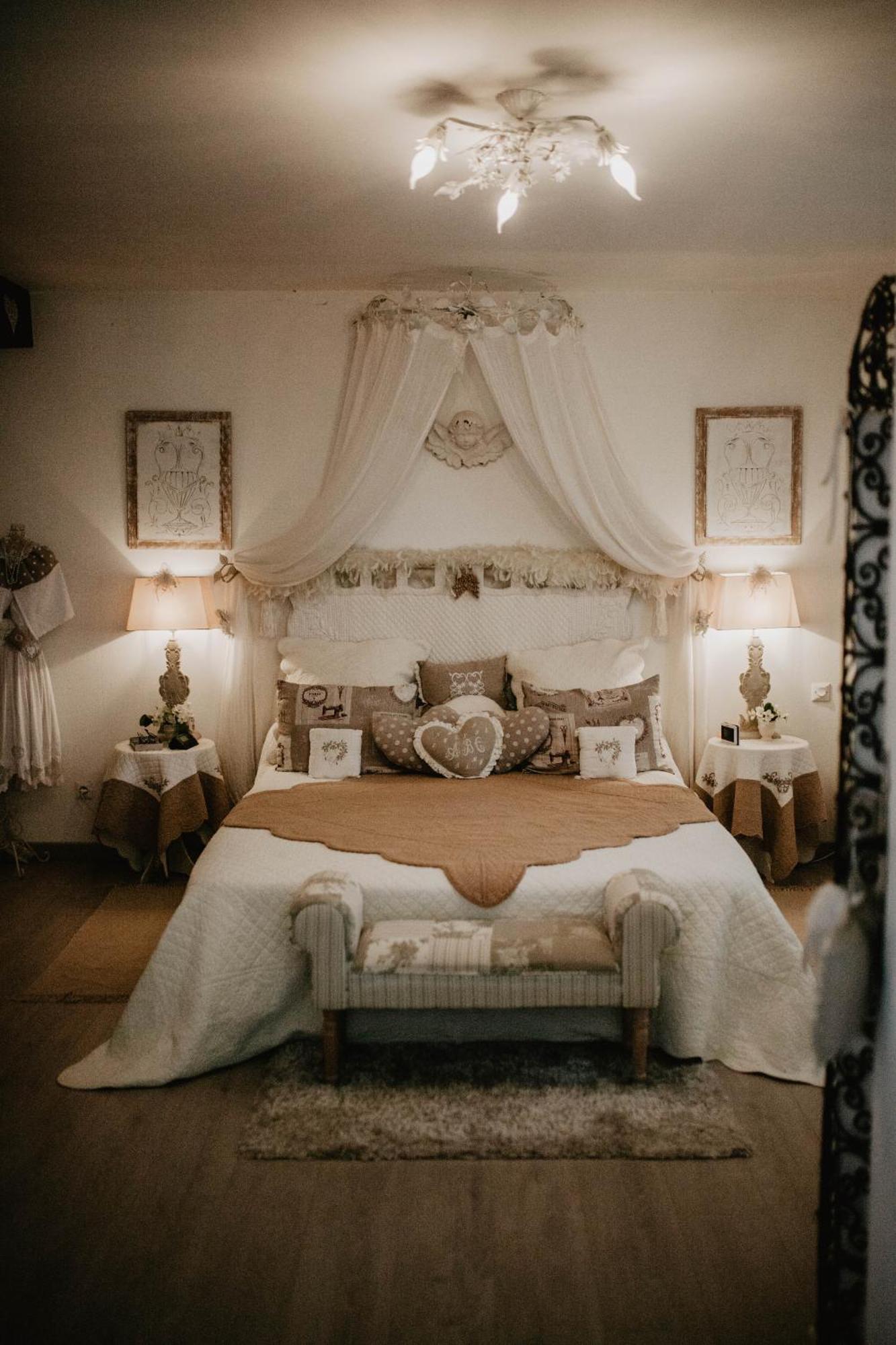 Chez Geraldine Bed & Breakfast Montels  ภายนอก รูปภาพ